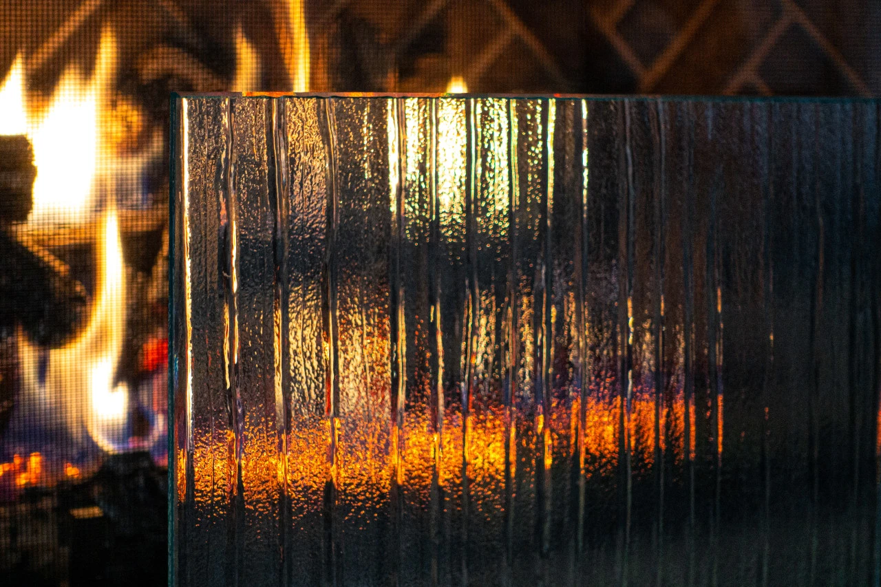 Berman Esto Freestanding Glass Fireplace Screen | AMS Fireplace 2 Berman Esto Freestanding Glass Fireplace Screen | AMS Fireplace - Image 2